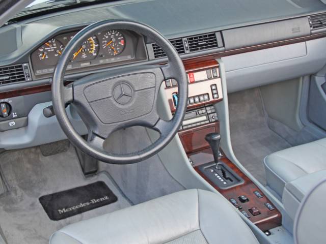 Mercedes-Benz E 320