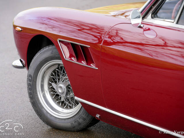 Ferrari 330 GT 2+2