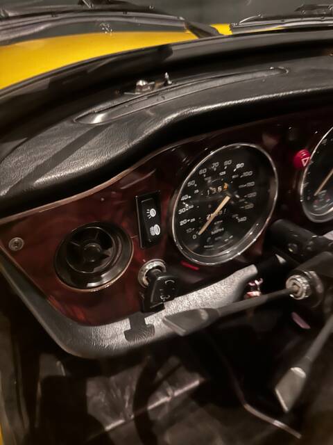 Triumph TR 6 PI