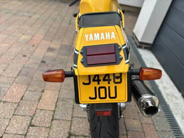 Yamaha FZR 400
