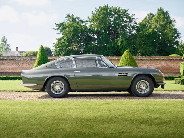 Aston Martin DB 6 Mk II