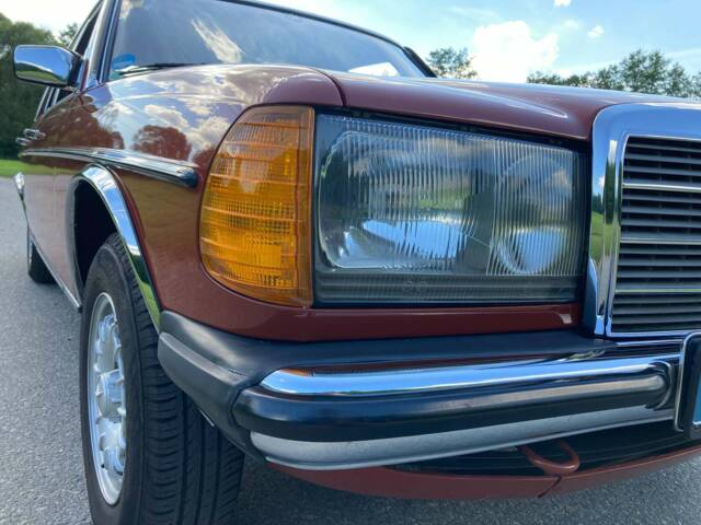 Mercedes-Benz 240 D