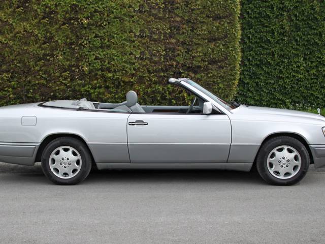 Mercedes-Benz E 320