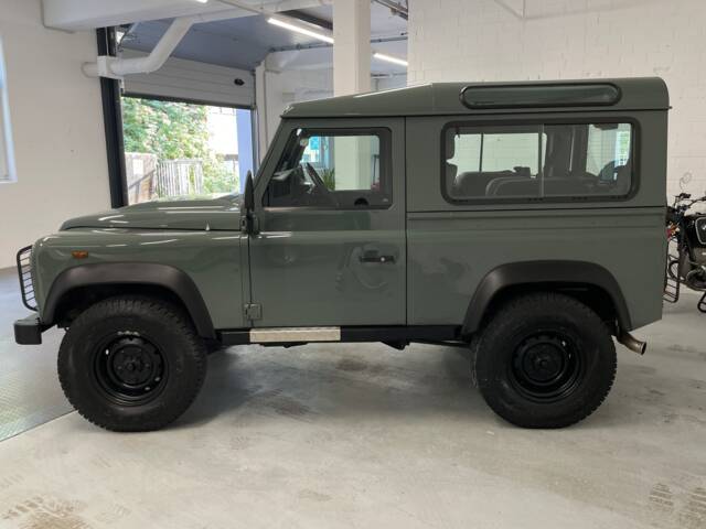 Land Rover Defender 90