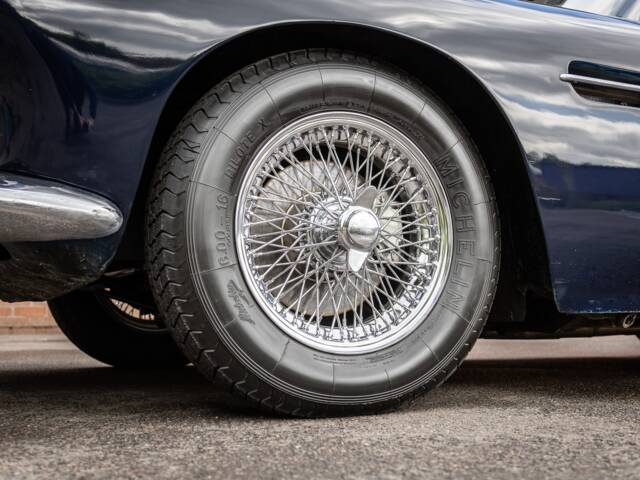 Aston Martin DB 4