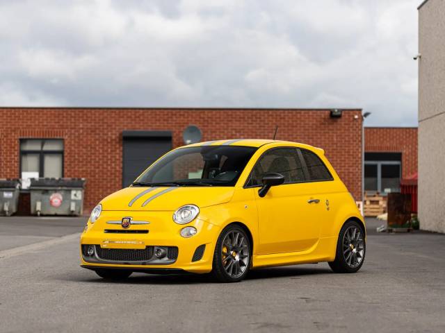 Image 1/7 of Abarth 695 «Tributo Ferrari» (2011)