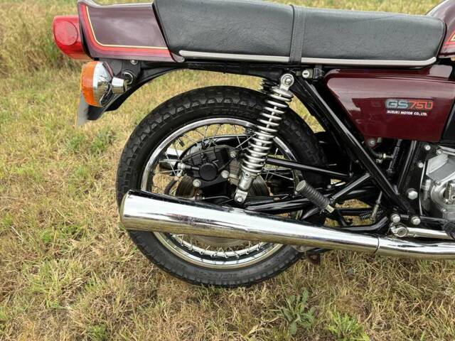 Suzuki GS 750