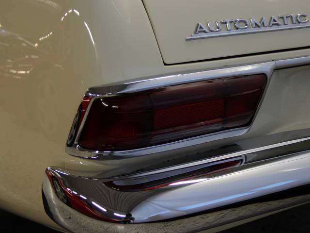 Mercedes-Benz 230 SL