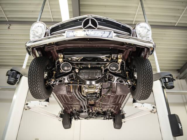 Mercedes-Benz 280 SL