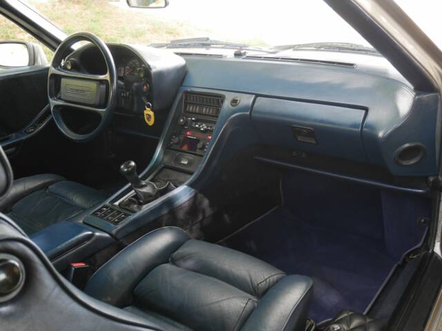 Porsche 928