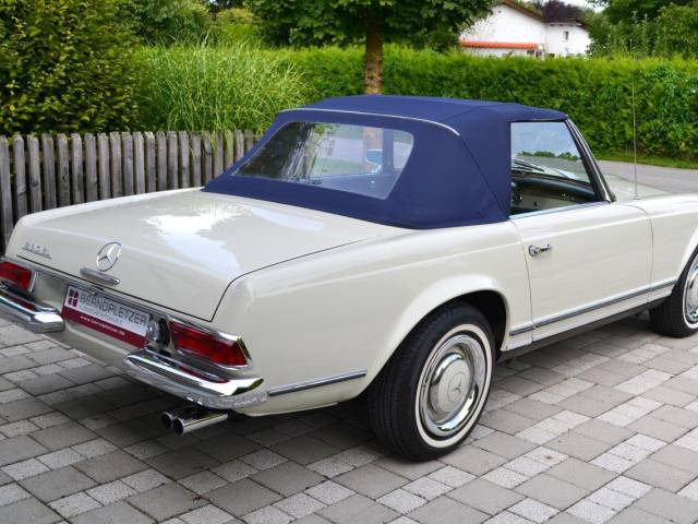 Mercedes-Benz 230 SL