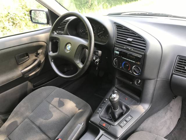BMW 320i