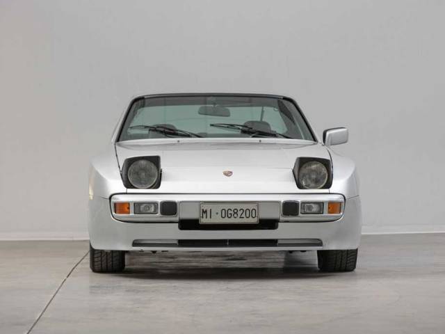 Porsche 944