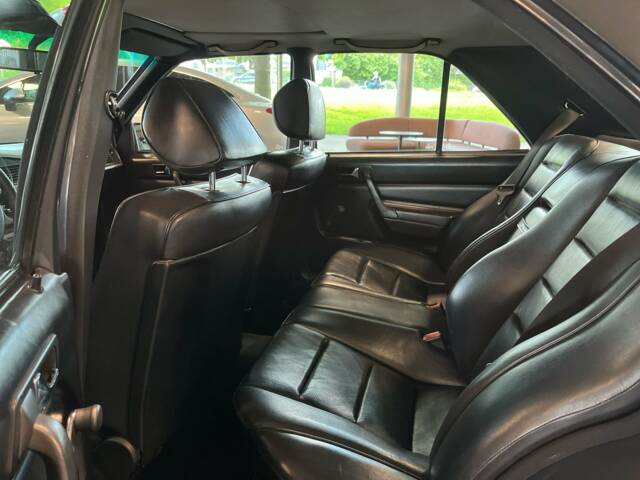 Mercedes-Benz 190 E 2.3-16