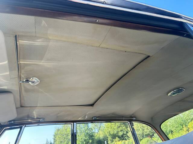 Mercedes-Benz 300 d