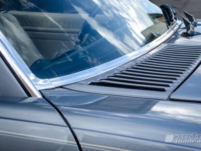 Mercedes-Benz 560 SL
