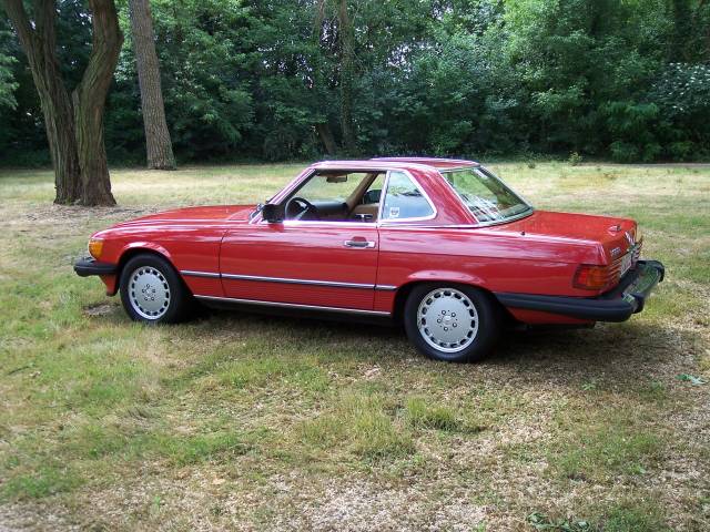 Mercedes-Benz 560 SL