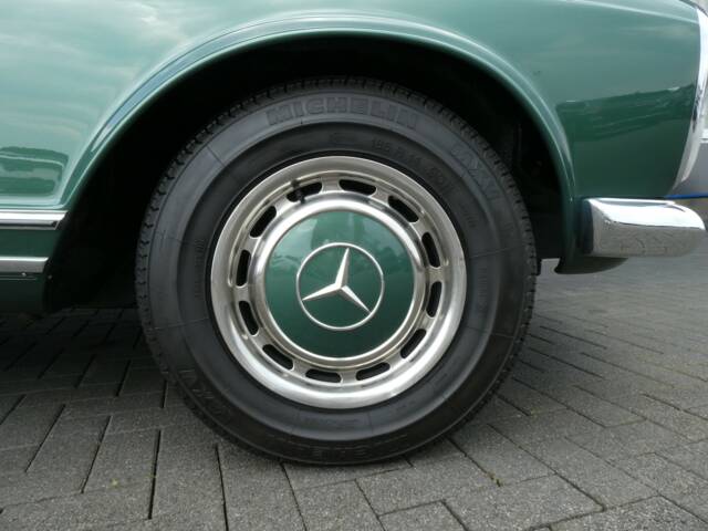 Mercedes-Benz 280 SL