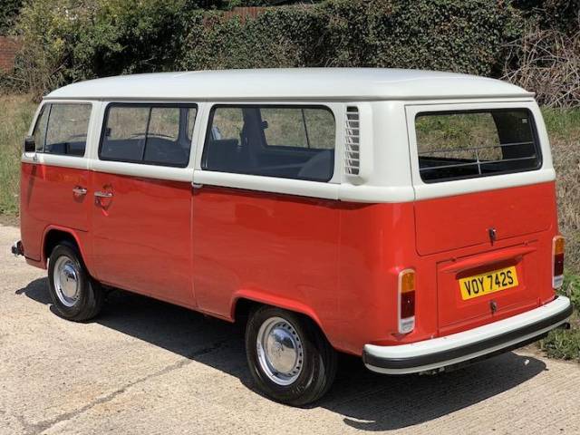 Volkswagen T2b minibus