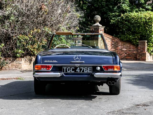 Mercedes-Benz 230 SL