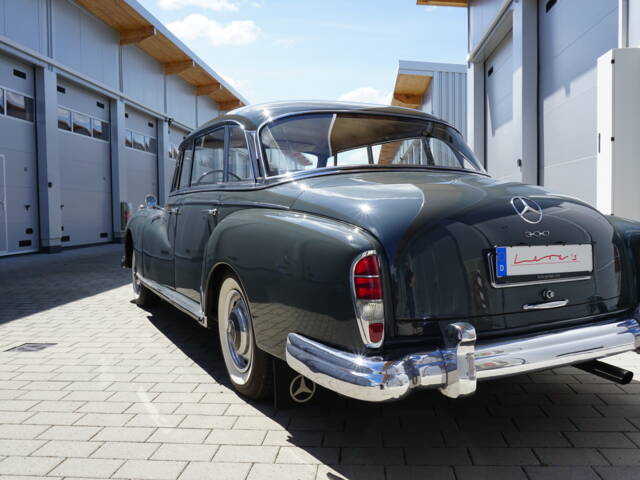Mercedes-Benz 300 d