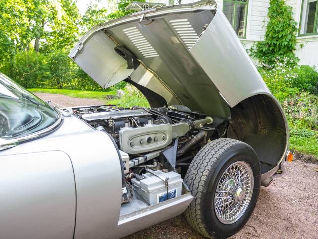 Jaguar E-Type V12
