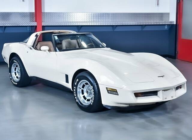 Image 1/7 of Chevrolet Corvette (1981)