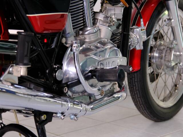 Ducati 750 GT
