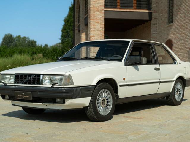 Image 1/50 of Volvo 780 Bertone (1986)