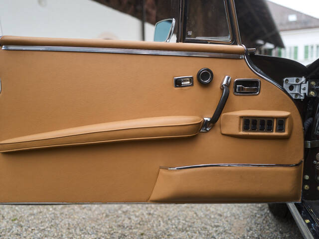 Mercedes-Benz 280 SE