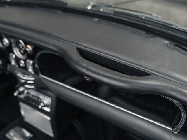 Aston Martin DB 5 Volante