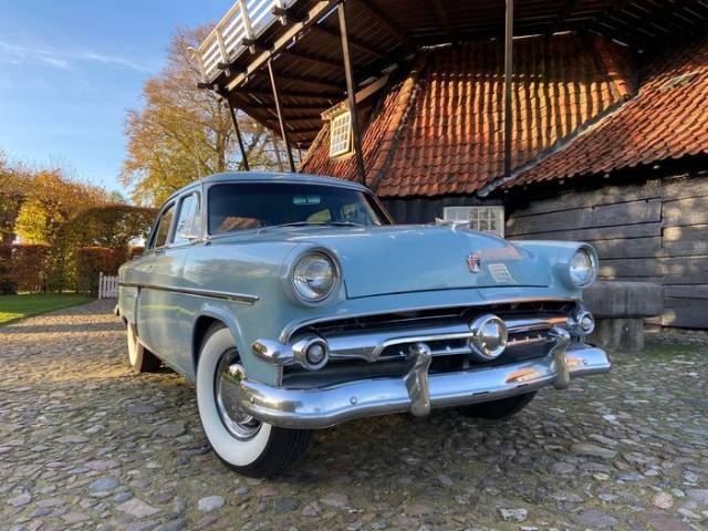 Image 1/9 of Ford Customline (1954)