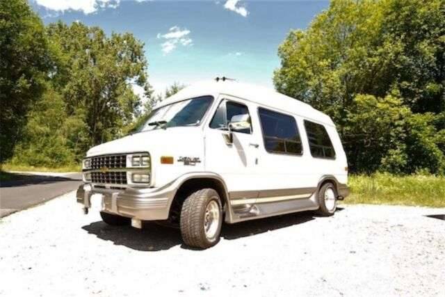 Bild 1/9 von Chevrolet Van (1995)