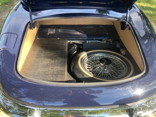 Jaguar E-Type V12