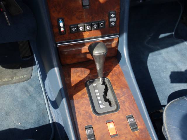 Mercedes-Benz 560 SL