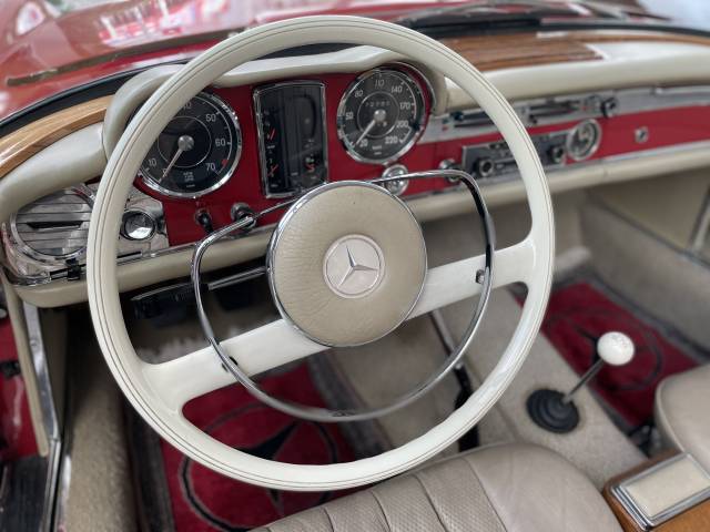 Mercedes-Benz 230 SL