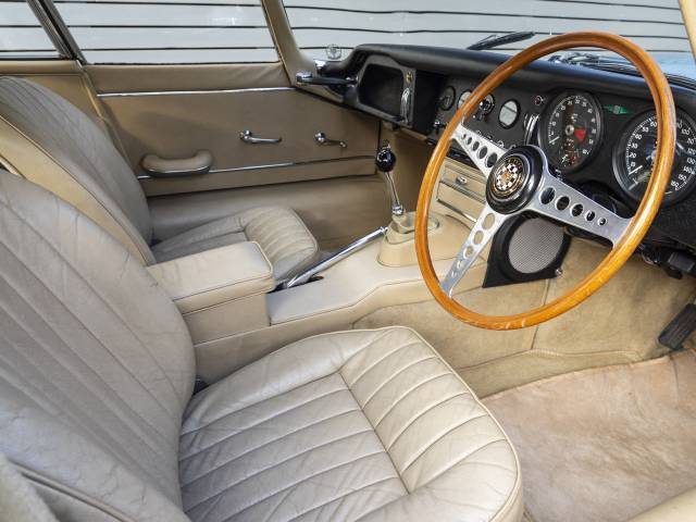 Jaguar E-Type 4.2