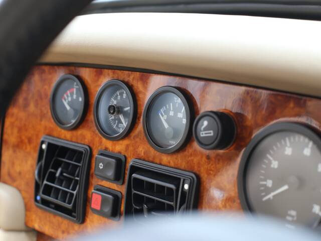 MG RV8