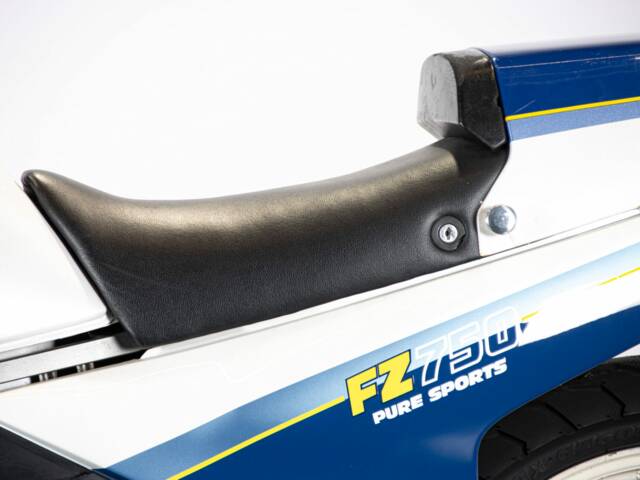 Yamaha FZ 750