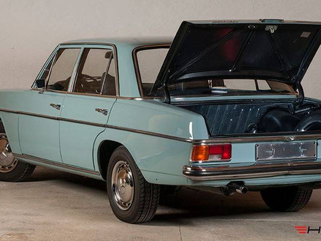 Mercedes-Benz 200 D