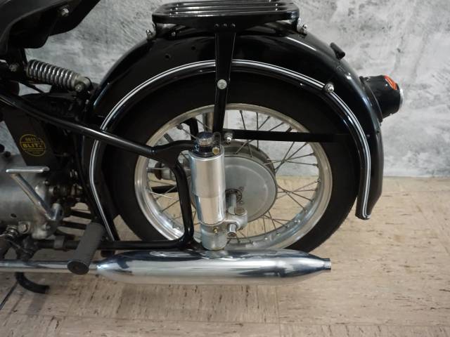 BMW R 25/3 - Top Linierung auch am hinteren Schutzblech...original Federbeine