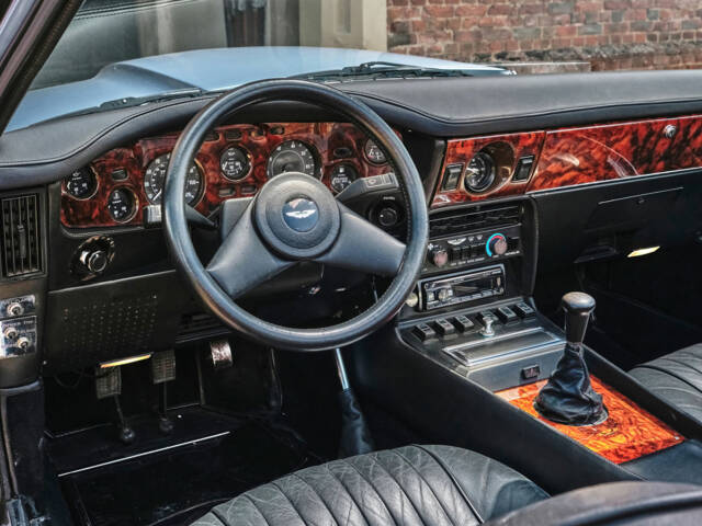 Aston Martin V8 Volante