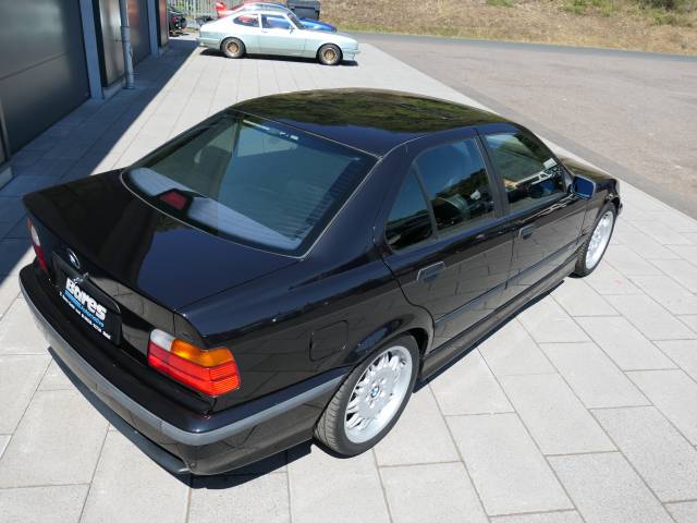 BMW 328i