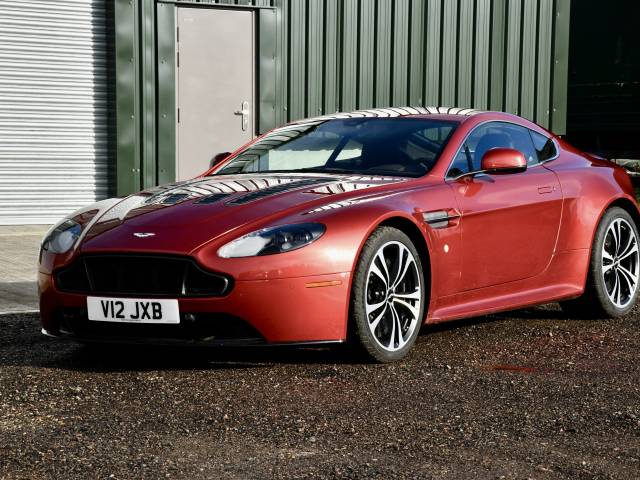 Bild 1/10 von Aston Martin V12 Vantage S (2017)