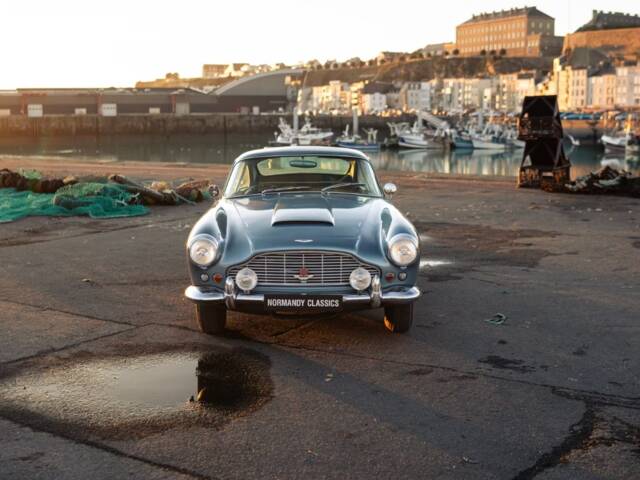 Aston Martin DB 4