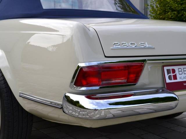 Mercedes-Benz 230 SL