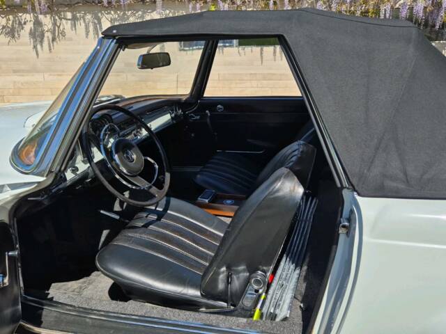 Mercedes-Benz 230 SL