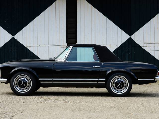 Mercedes-Benz 230 SL