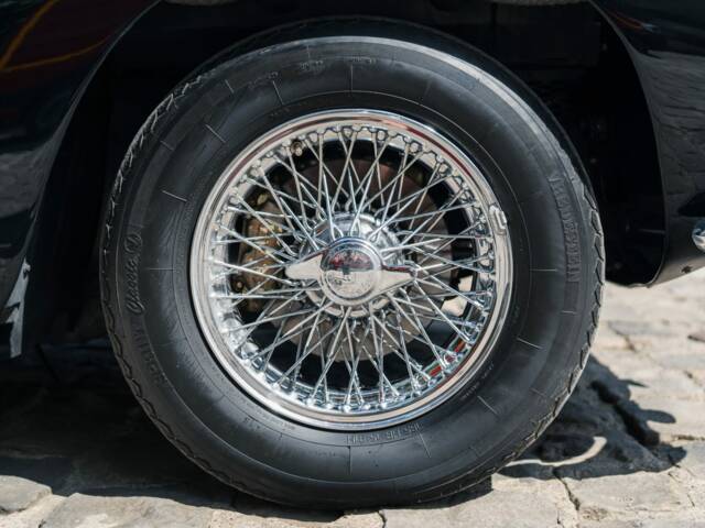 Aston Martin DB 5 Volante