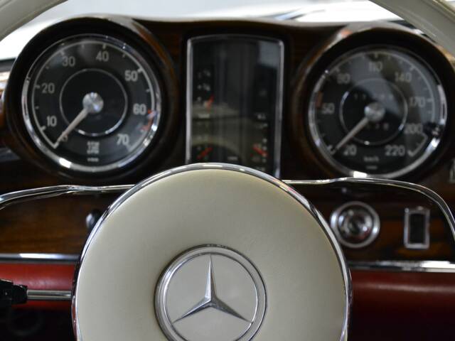 Mercedes-Benz 250 SE